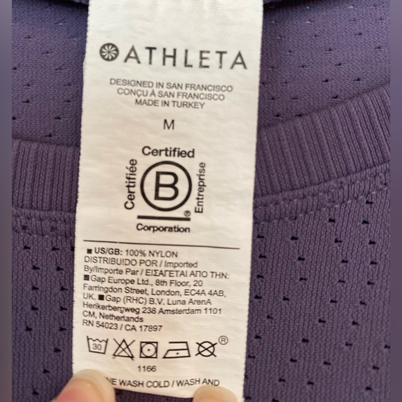 Athleta Women’s Purple Perforated Short Sleeve Active Top - Size Medium - Picture 3 of 5